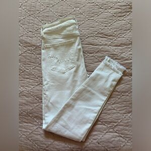 American Eagle Outfitters White Distressed Skinny Jeans.